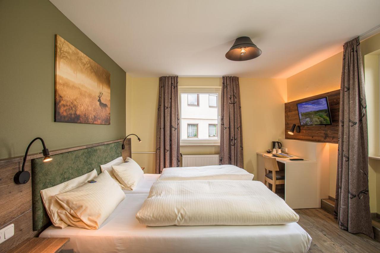 Restaurant Gruener Baum Hotel Leidersbach Екстериор снимка